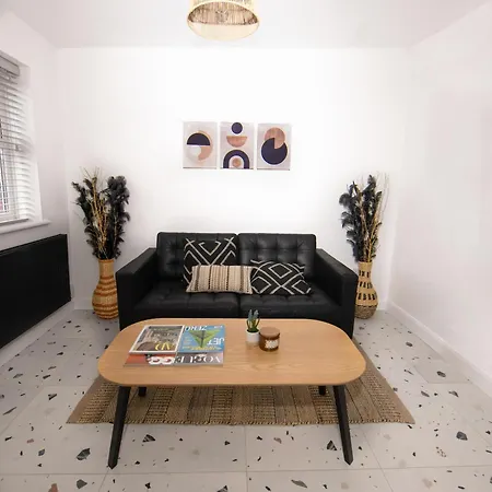 Beautiful Townhouse In Cardiff Bay-2